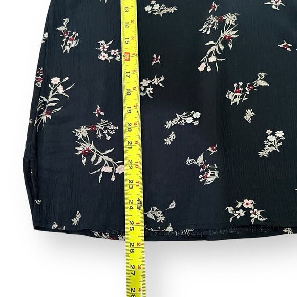 J Jill Top Womens Size M Blouse Black Crinkle Floral Long Sleeve Ruffle V Neck - Picture 10 of 10